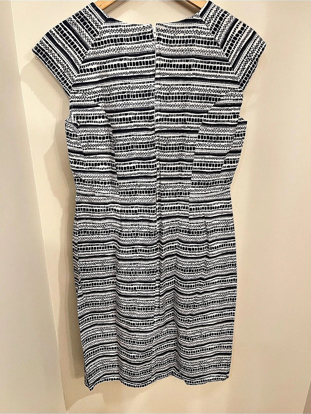 Mata Traders Geometric Mini Dress in White & Black Size Medium